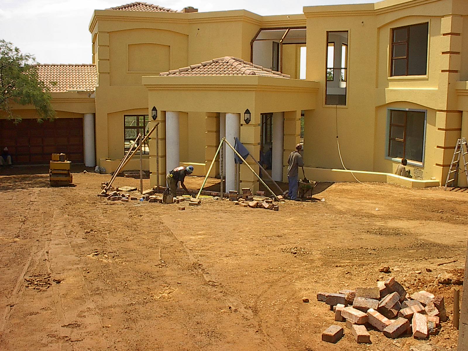 <span style="color: rgb(0, 0, 0);"></span><span style="color: rgb(0, 0, 0);">BRICKWORK PLASTERING TILING ELECTRICAL PLUMBING   </span>